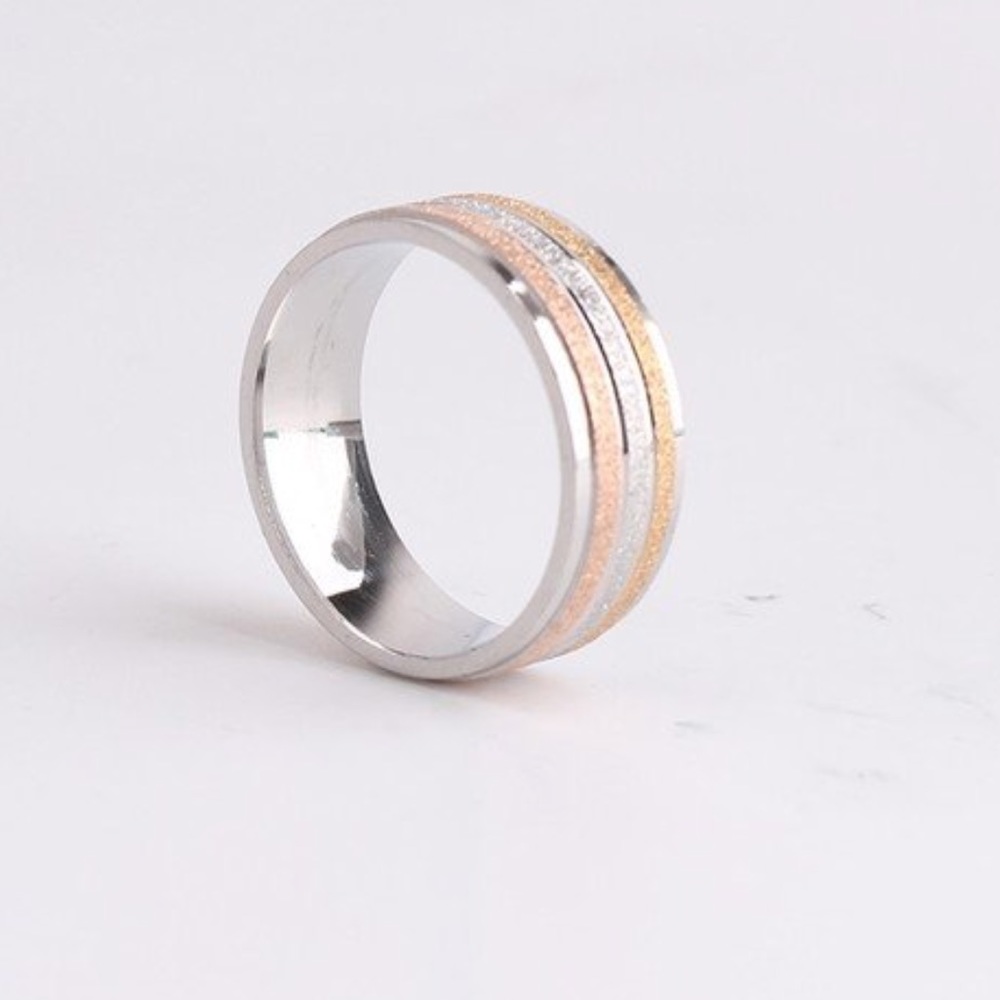 Men’s Beautiful Tricolor Brushed Wedding Band - Picture 3 of 5